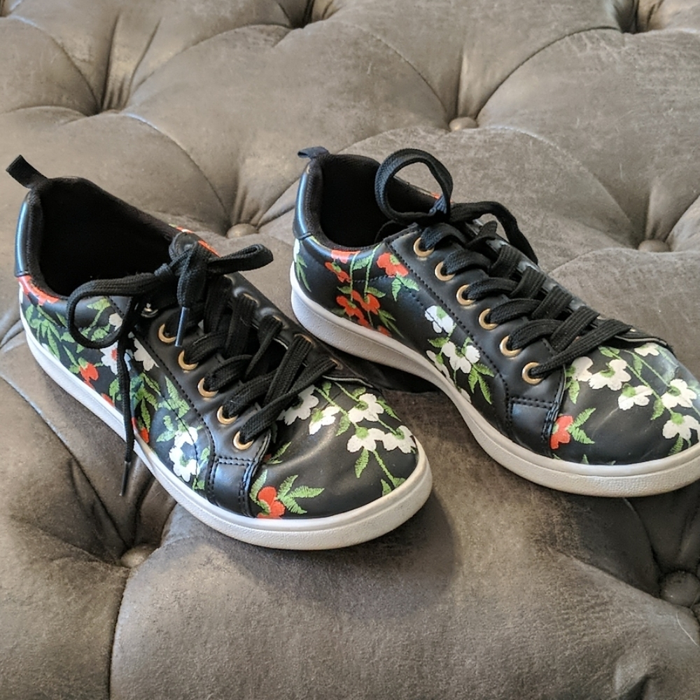 Flower sneakers